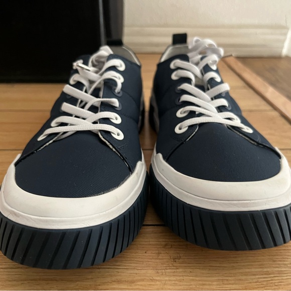 DKNY Colorblock Logo Sneaker - Picture 4 of 6